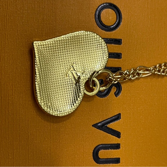 FASHION LOUIS VUITTON WHITE ENAMEL LV LOGO PULL CHARM NECKLACE 18β 14KGP CHAIN - Picture 2 of 3